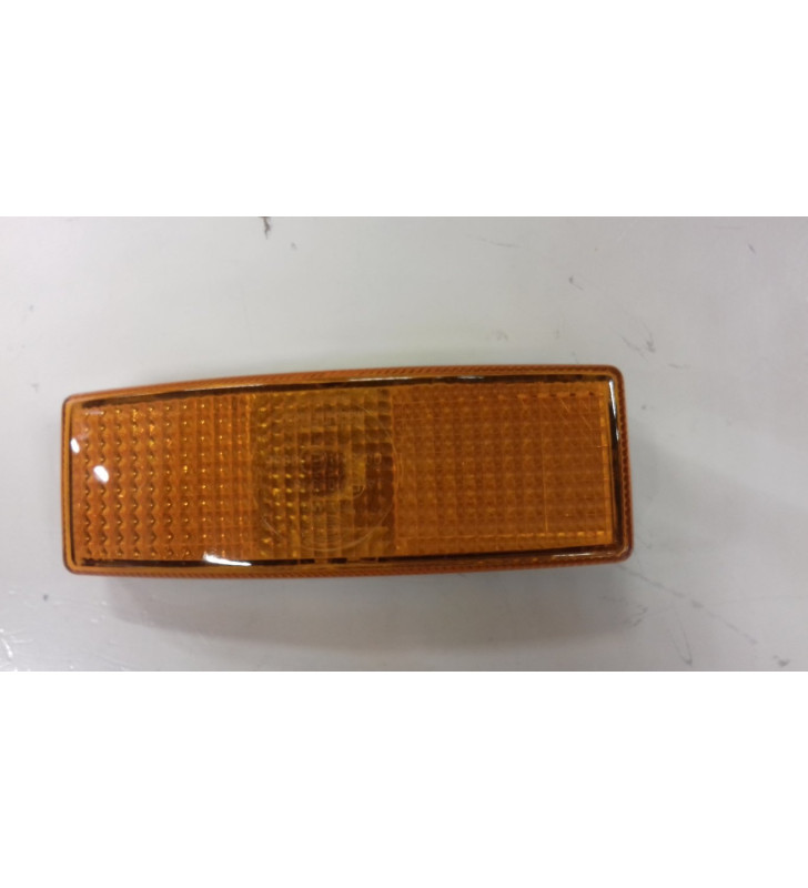 Cantilevered orange side light 110X40 mm