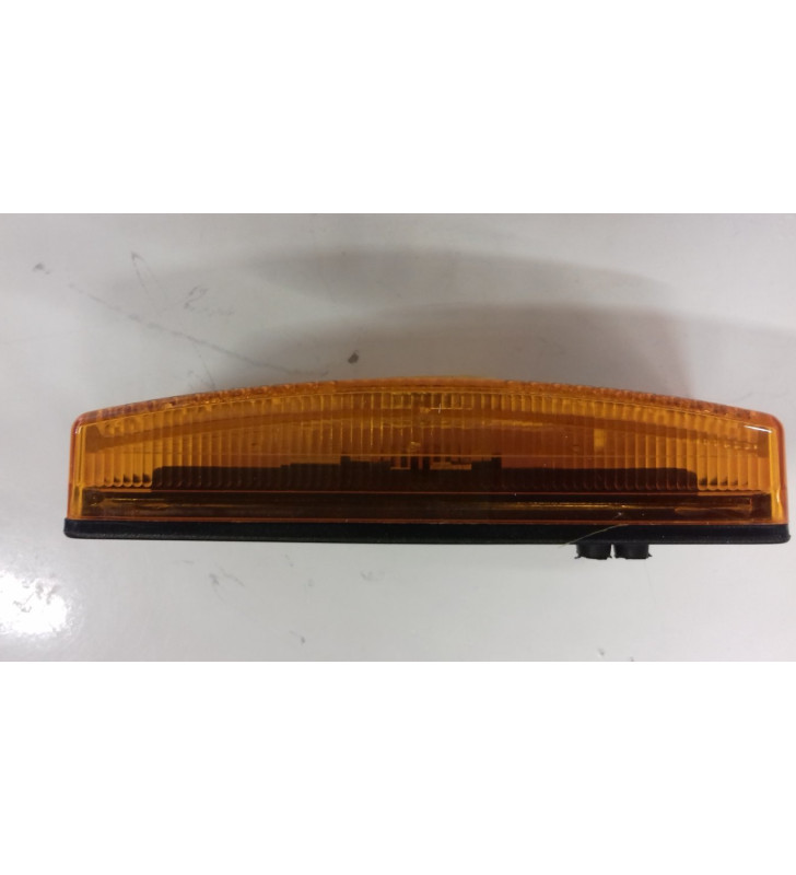 Auskragende orangefarbene Seitenleuchte 110X40 mm