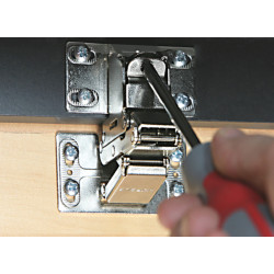 Hinge for 90° tilt-and-turn door