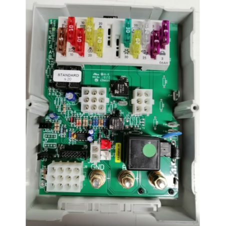 DS300-ST CBE 12V BENUTZERVERTEILERFELD MIT SICHERUNGEN - 209000