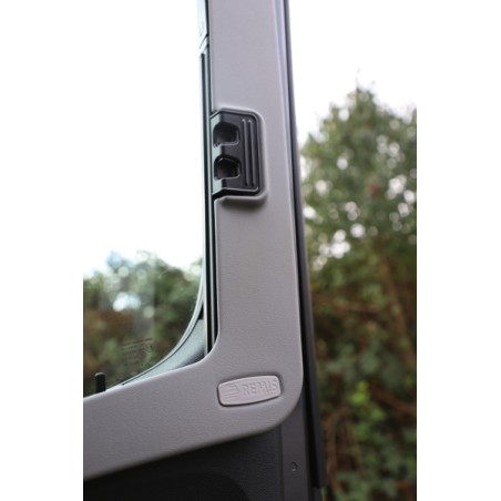 COPPIA di Oscuranti Laterali  dal 2019 Cabina REMIS IV - Mercedes Benz Sprinter grigio con maniglia di accesso