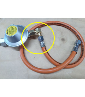 Raccordo ad angolo girevole 1/4" fornello a gas vs. tubo del gas